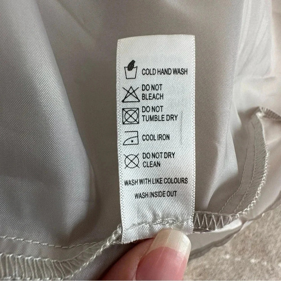 Truworths A Line Mini Silver Sleeveless Cocktail Dress w/ Rosette Detail Size 0 - Picture 10 of 13